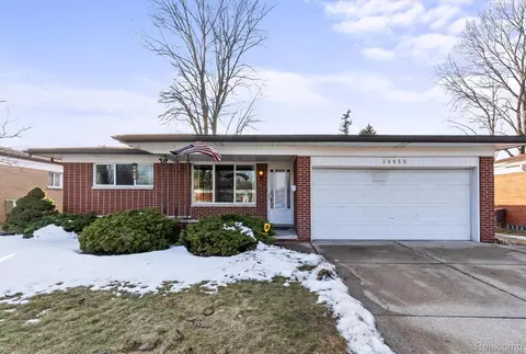 30055 Boewe Dr, Warren, MI 48092