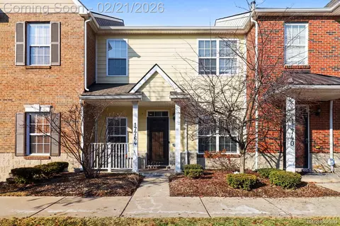 17764 Windflower Dr, Southfield, MI 48076