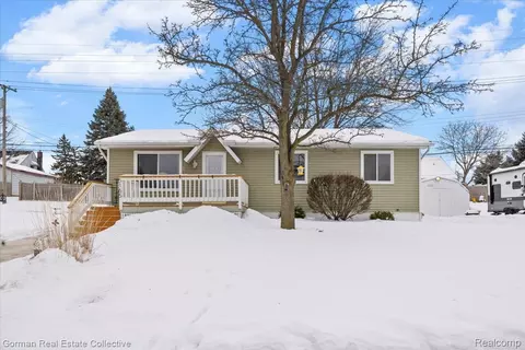 5165 Eagle Lake Dr, Waterford, MI 48329