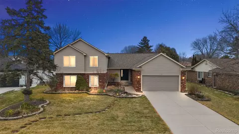 39254 E Royal Doulton Blvd, Clinton Township, MI 48038