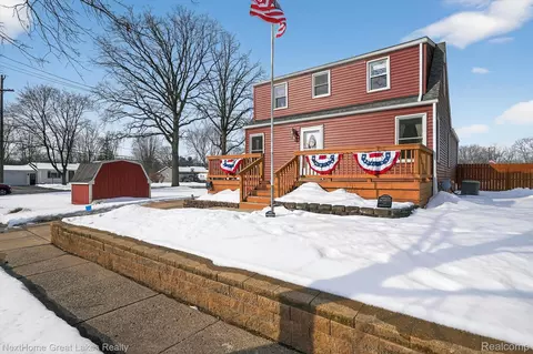 726 W 2nd St, Davison, MI 48423