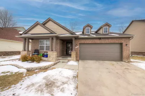 5989 Bay Hill Ct, Romulus, MI 48174