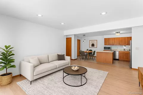 15356 Ashley Ct #38, Macomb, MI 48044