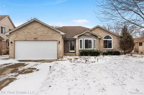 53114 Ridgewood Dr, Chesterfield, MI 48051