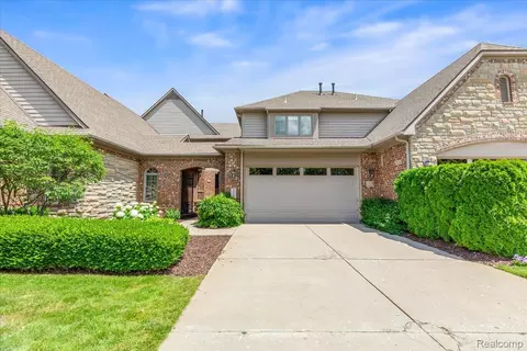 10743 Waterfall Ct, Green Oak, MI 48178