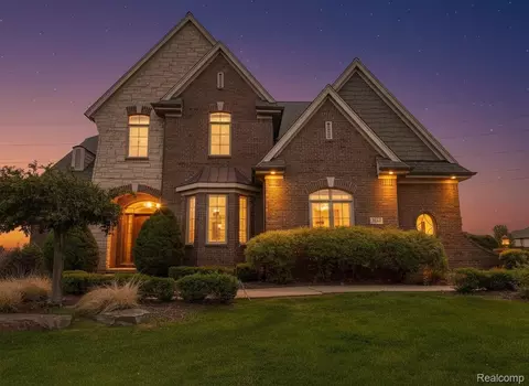 8844 Ridge Dr, Washington, MI 48095