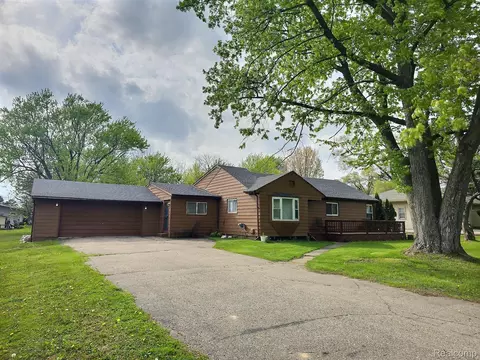 6449 Detroit St, Mount Morris, MI 48458