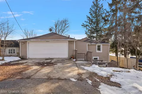2940 Steeple Hill Rd, White Lake, MI 48383