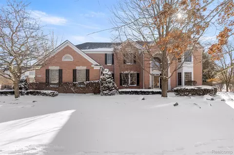 44570 White Pine Cir W, Northville, MI 48168