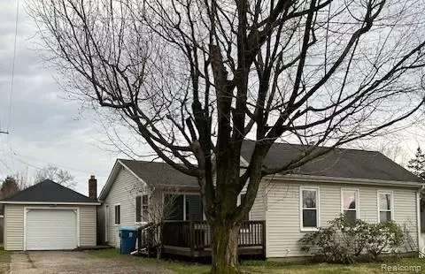 6010 Fox St, Mayville, MI 48744