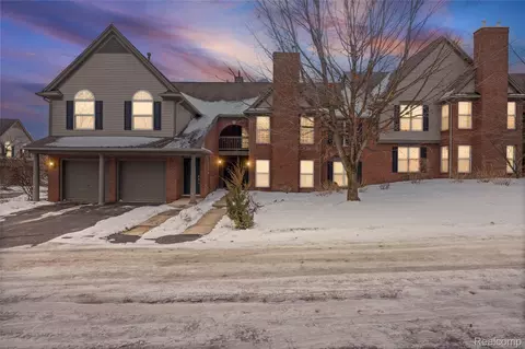 28139 Carlton Way Dr, Novi, MI 48377