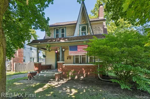2931 Auburn Rd, Auburn Hills, MI 48326