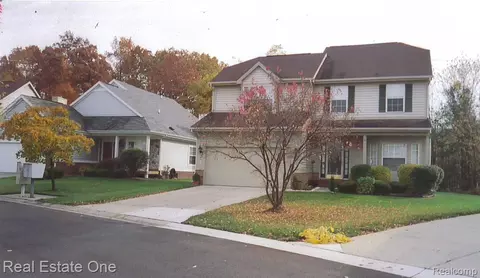 41719 Sleepy Hollow Dr, Novi, MI 48377