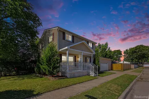 23225 Elaine St, Saint Clair Shores, MI 48080