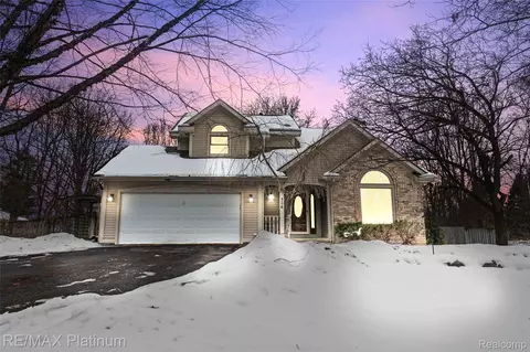 506 Foxfire Dr, Marion, MI 48843