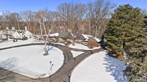 664 Rudgate Rd, Bloomfield Hills, MI 48304