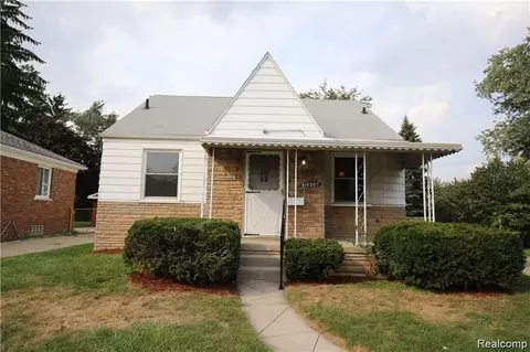 16207 Manchester Ave, Eastpointe, MI 48021