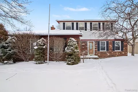 22162 Provincial St, Woodhaven, MI 48183