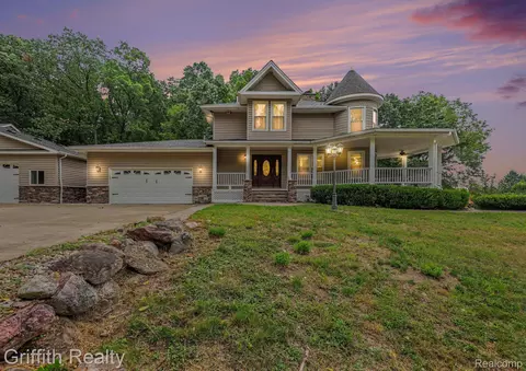 3937 Green Hills Dr, Pinckney, MI 48169