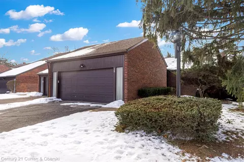 15 Kimberly Ln #56, Dearborn, MI 48120
