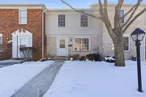 2618 Seaton Circuit S, Warren, MI 48091