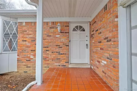 5936 Warbler Dr, Independence, MI 48346