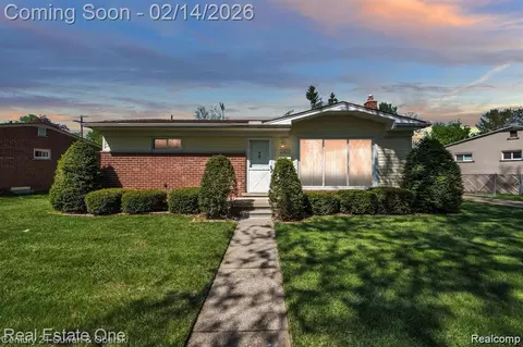 22823 N Brookside Dr, Dearborn Heights, MI 48125