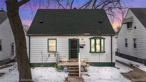 2085 Thomas St, Lincoln Park, MI 48146