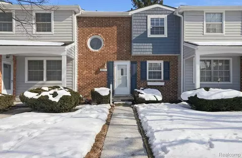 24624 Olde Orchard St #121, Novi, MI 48375