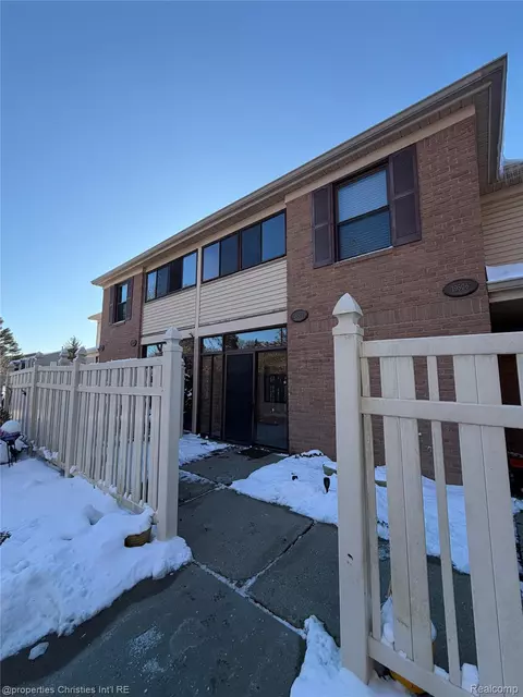 19504 Northridge Dr, Northville, MI 48167
