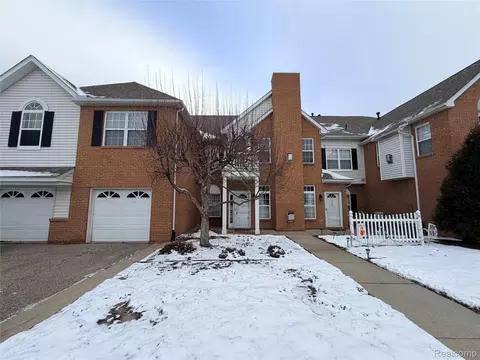 714 Olde English Cir UNIT 30, Howell, MI 48855