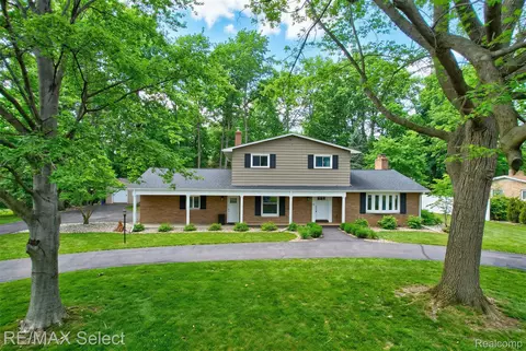5401 S Sycamore Dr, Burton, MI 48509