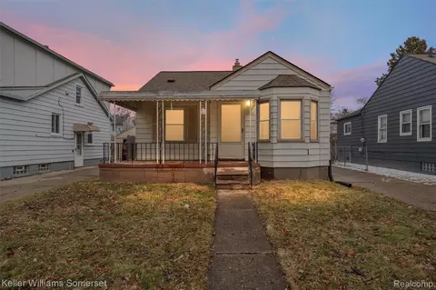 19163 Kenosha St, Harper Woods, MI 48225