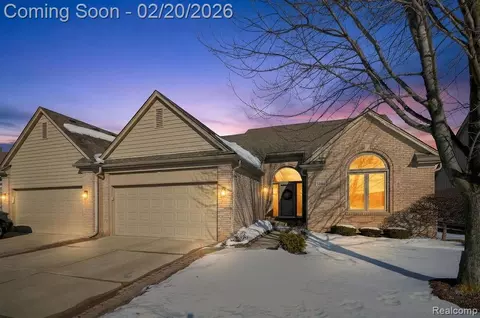 20363 Columbia Dr, Macomb, MI 48044
