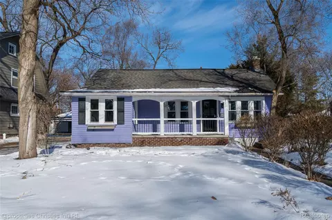 910 W Drayton St, Ferndale, MI 48220
