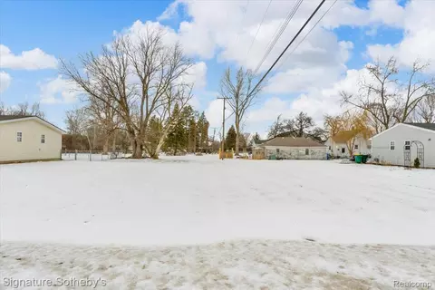 2983 Dashwood Dr, Troy, MI 48083