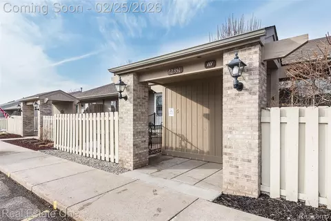 62351 Arlington Cir #3, South Lyon, MI 48178