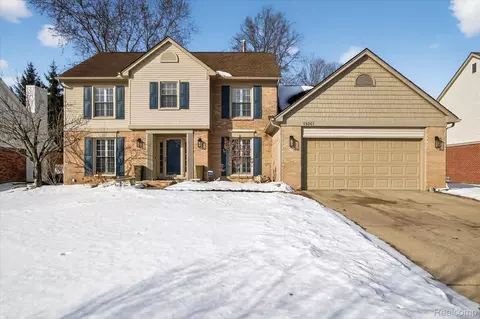 19261 Fairlane Ct, Livonia, MI 48152
