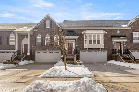 954 Sandalwood Dr, Troy, MI 48085