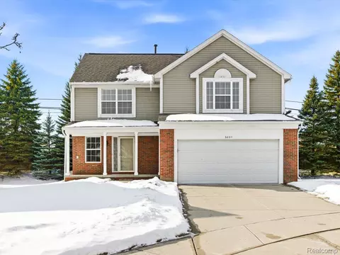 38311 Brook Dr, Sterling Heights, MI 48312