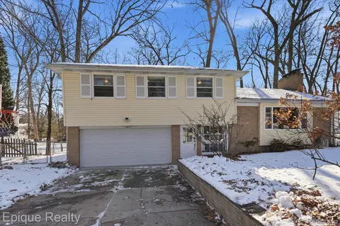4448 Greenwood Dr, Meridian, MI 48864