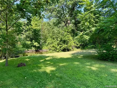 15276 Outer Dr, Argentine, MI 48451