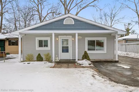 1345 Hendricks Way, Waterford, MI 48328