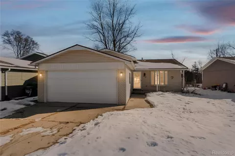 715 Woodingham Ave, Waterford, MI 48328