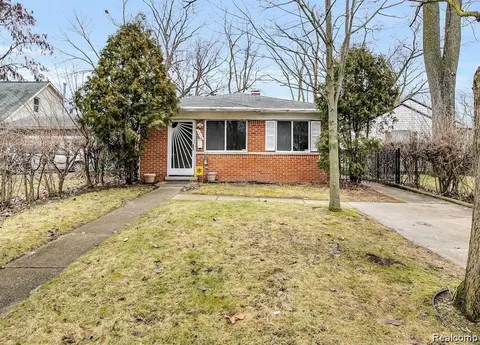 7518 Hazelton St, Dearborn Heights, MI 48127