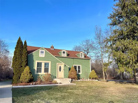 396 S Boulevard Blvd W, Rochester Hills, MI 48307