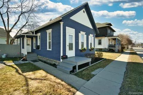 1134 Water St, Port Huron, MI 48060