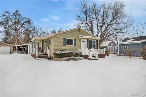 5151 Brobeck St, Flint, MI 48532