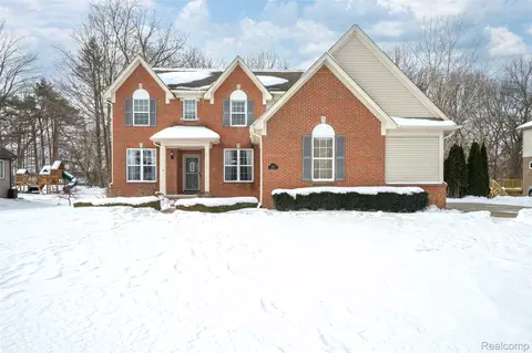 9623 Windsor Ln, Springfield, MI 48348
