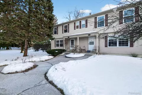 2124 Park Place Dr, Walled Lake, MI 48390
